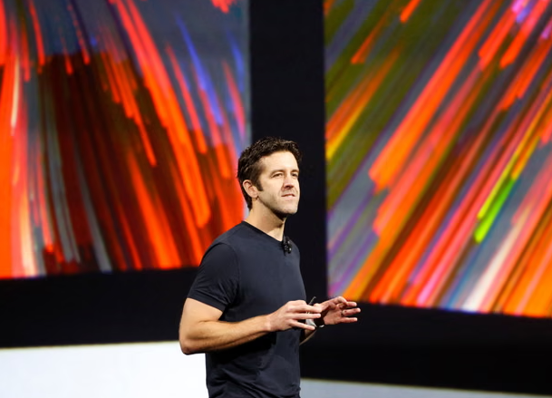 Apple: Οι 4 μεγάλες προκλήσεις για τον νέο CEO John Ternus μετά την αλλαγή ηγεσίας